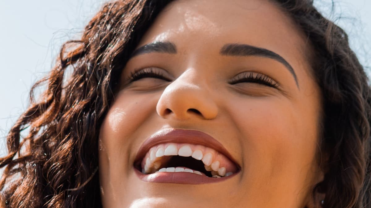 Veneers vs. Whitening: Which Is Right for You?