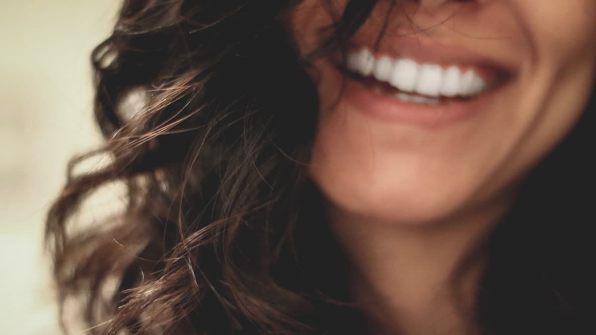 5 Tips for Whiter Teeth at Home Between Whitening Visits